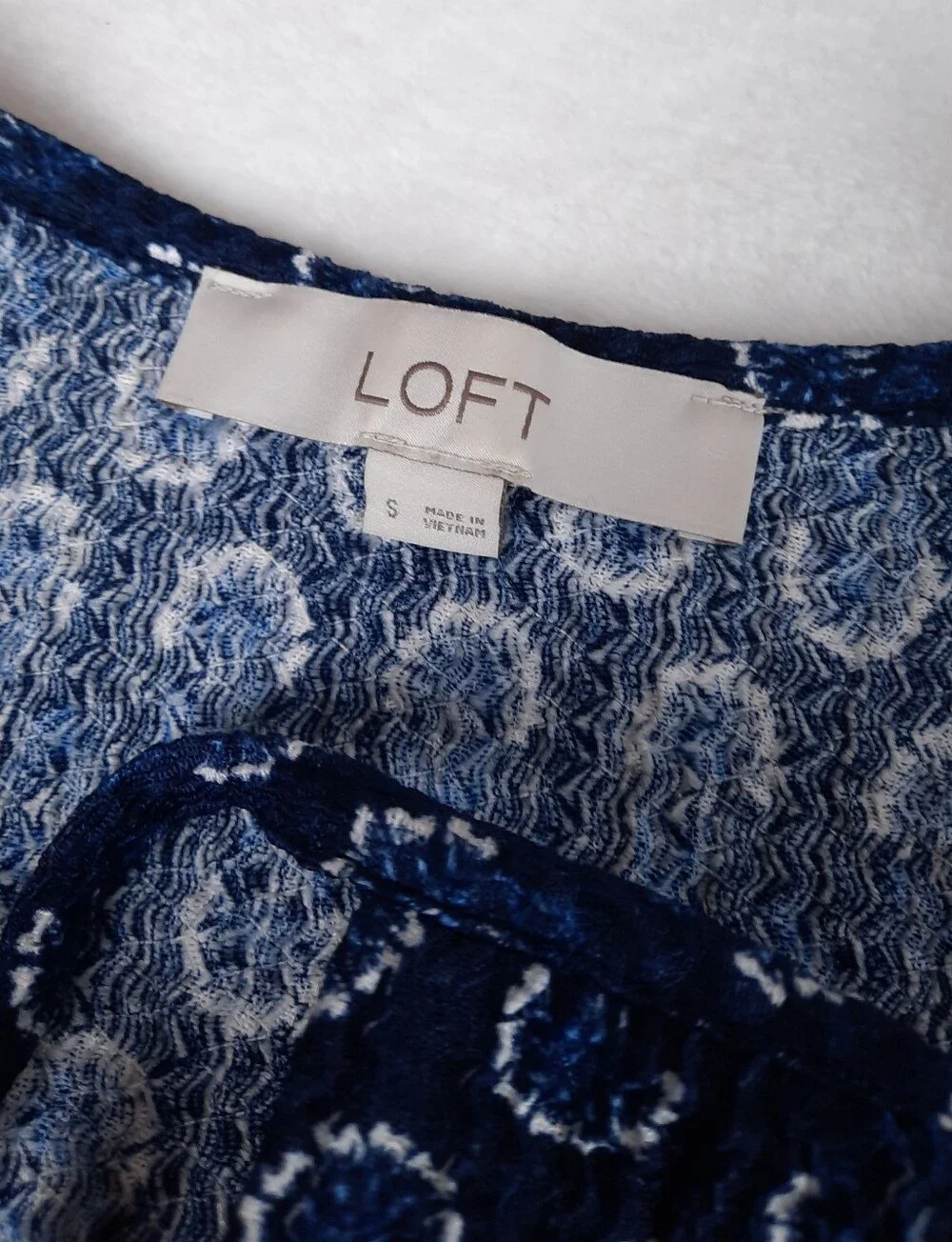 Ann Taylor LOFT Navy Geometric Print Short Sleeve Tie-Front Top